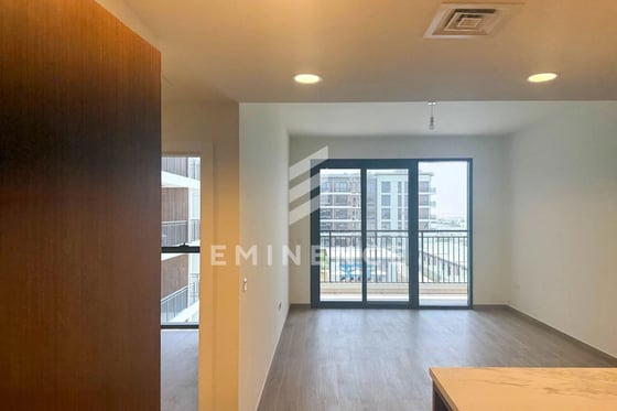Low Floor | Prime Location | Pool View, picture 2