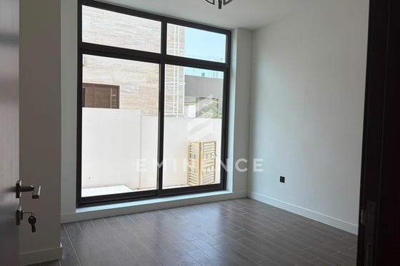 End Unit | Back to Back | Landscaped | Vacant, picture 12